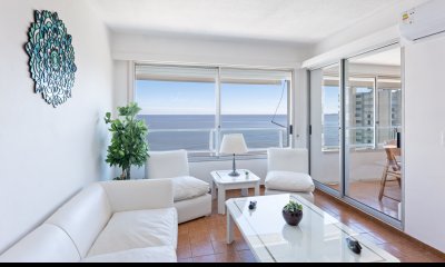 APARTAMENTO EN VENTA DE 1 DORMITORIO Y MEDIO FRENTE AL MAR - PLAYA MANSA - COMPLEJO LINCOLN CENTER