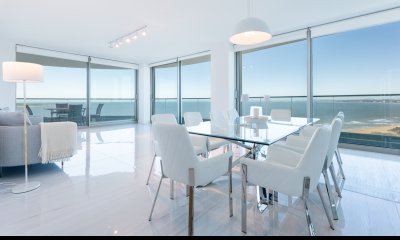 FENDI CHATEAU EN VENTA ESQUINERO A PUNTA BALLENA 4 DORMITORIOS EN SUITE