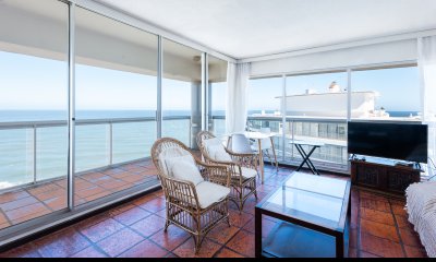 Apartamento en Peninsula - 2 Dormitorios - Piso Alto - Torre Plaza