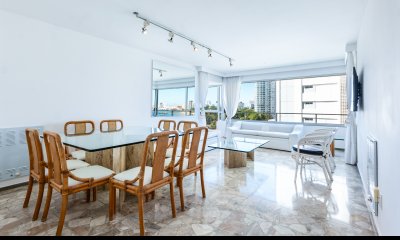 DEPARTAMENTO EN VENTA FRENTE AL MAR DE 2 DORMITORIOS Y DEPENDENCIA DE SERVICIO RECICLADO EN TUNQUELEN I - PRIMERA LINEA PLAYA MANSA