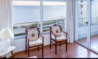 Apartamento en Venta - Playa Mansa - Torre Jefferson - 1 Dorm y Medio