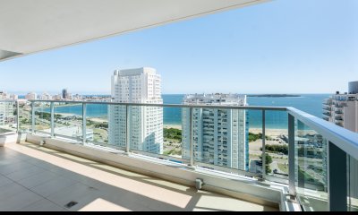 GALA TOWER DEPARTAMENTO EN VENTA EN PLAYA MANSA 2 DORMITORIOS CON PARRILLERO INCREIBLE VISTA AL MAR