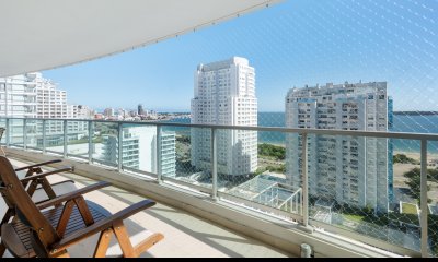 GALA TOWER DEPARTAMENTO ESQUINERO 3 DORMITORIOS VISTA AL MAR - PLAYA MANSA - CON PARRILLERO
