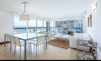 DEPARTAMENTO EN PUNTA DEL ESTE CON VISTA AL MAR - 2 DORMITORIOS - TORRE PLAZA