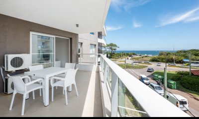 Apartamento en Venta Frente Al Mar -  Mansa - Con Parrillero - 1 Dormitorio - Moderno