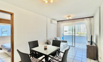 APARTAMENTO EN VENTA EN PUNTA DEL ESTE 1 DORMITORIO BAJAS EXPENSAS Y COCHERA