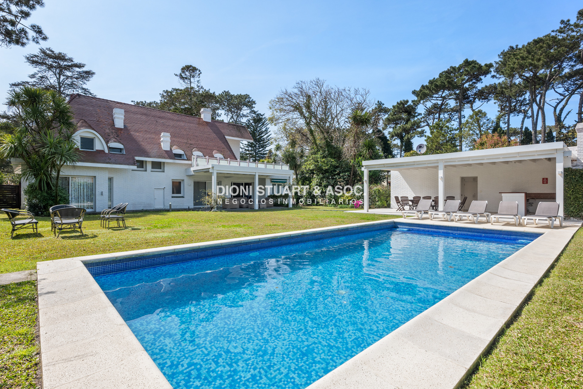 Casa ID.767 - Casa en Venta - 6 Dormitorios - Playa Mansa - Punta del Este