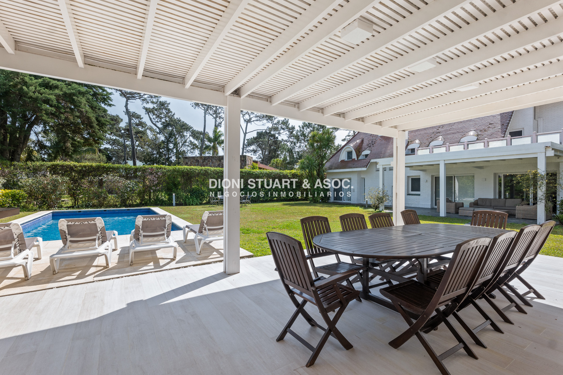 Casa ID.767 - Casa en Venta - 6 Dormitorios - Playa Mansa - Punta del Este