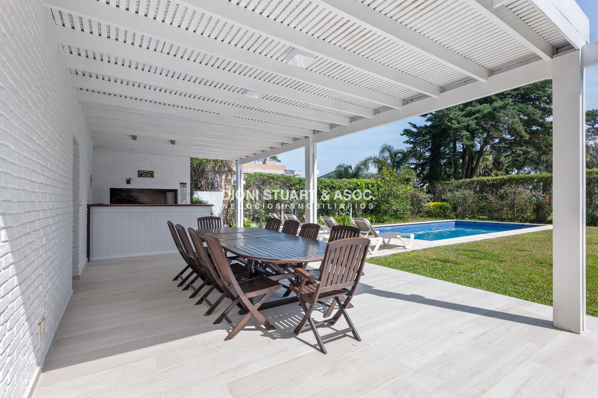 Casa ID.767 - Casa en Venta - 6 Dormitorios - Playa Mansa - Punta del Este
