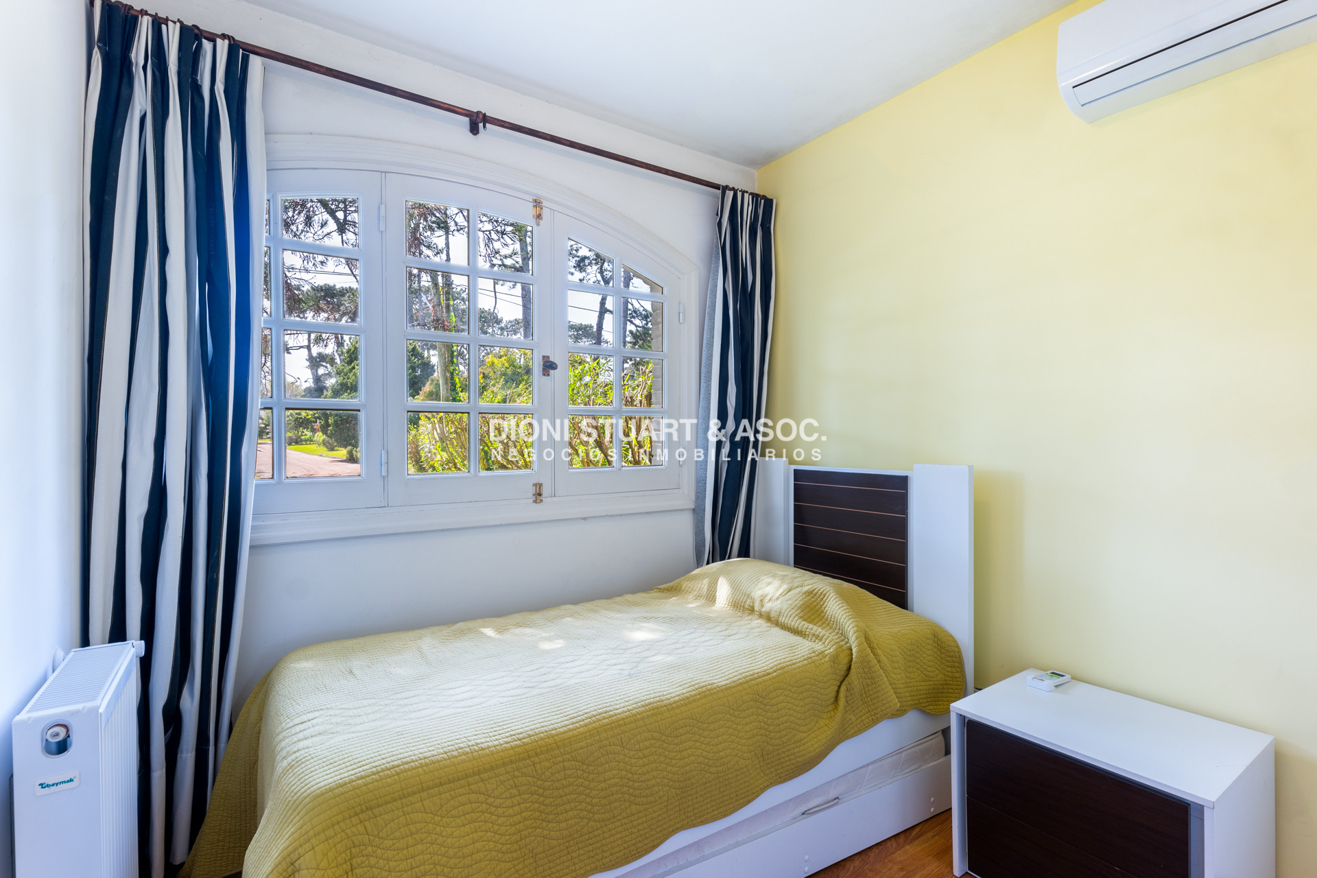 Casa ID.767 - Casa en Venta - 6 Dormitorios - Playa Mansa - Punta del Este