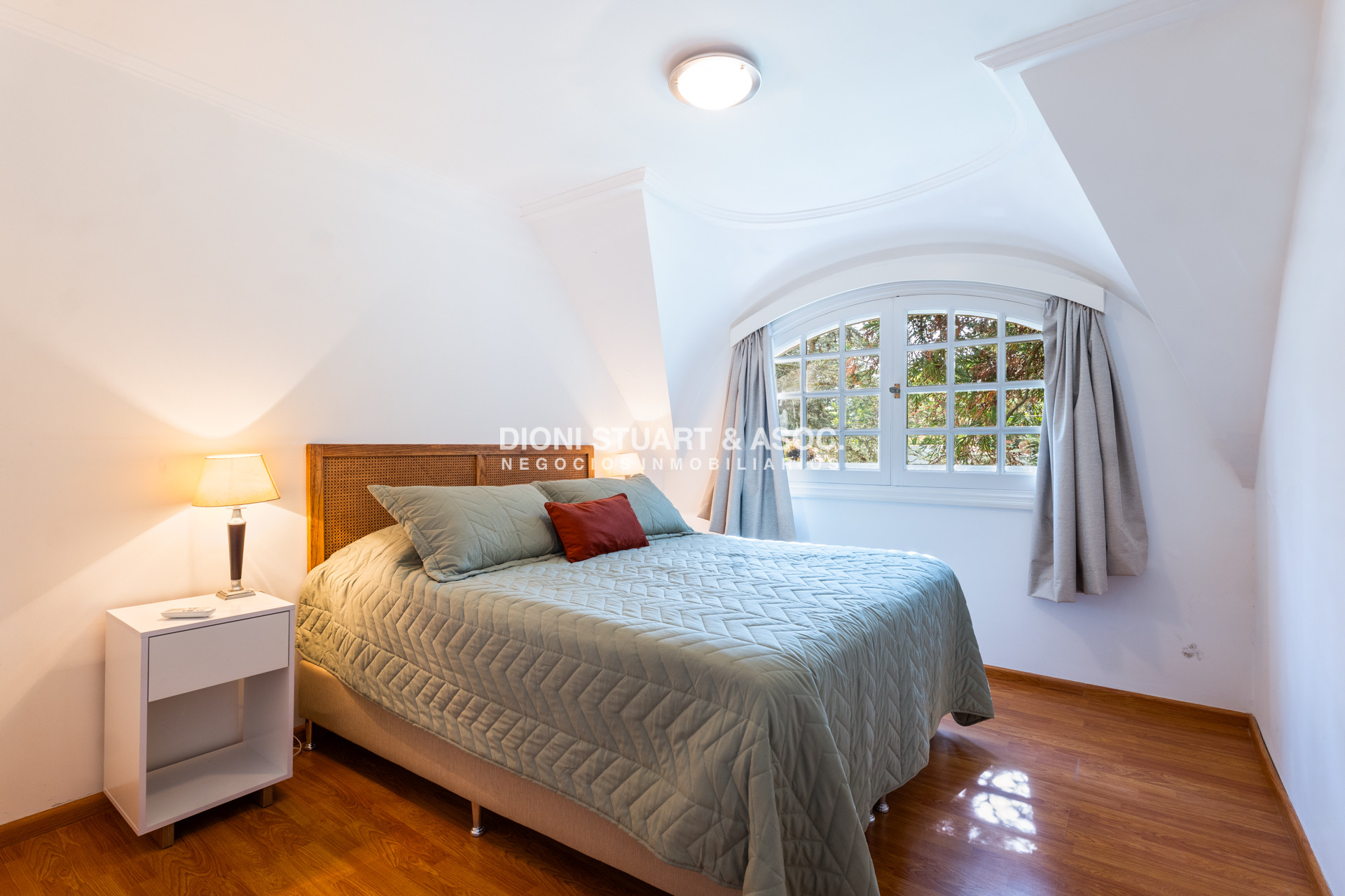 Casa ID.767 - Casa en Venta - 6 Dormitorios - Playa Mansa - Punta del Este