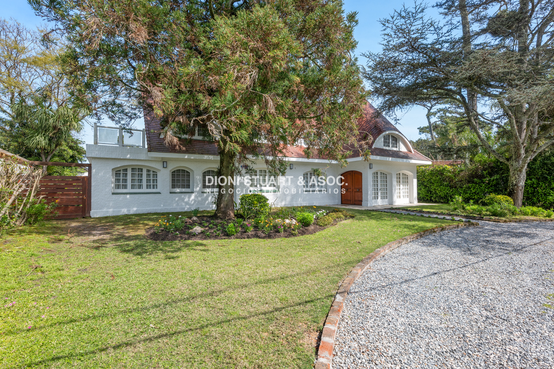 Casa ID.767 - Casa en Venta - 6 Dormitorios - Playa Mansa - Punta del Este