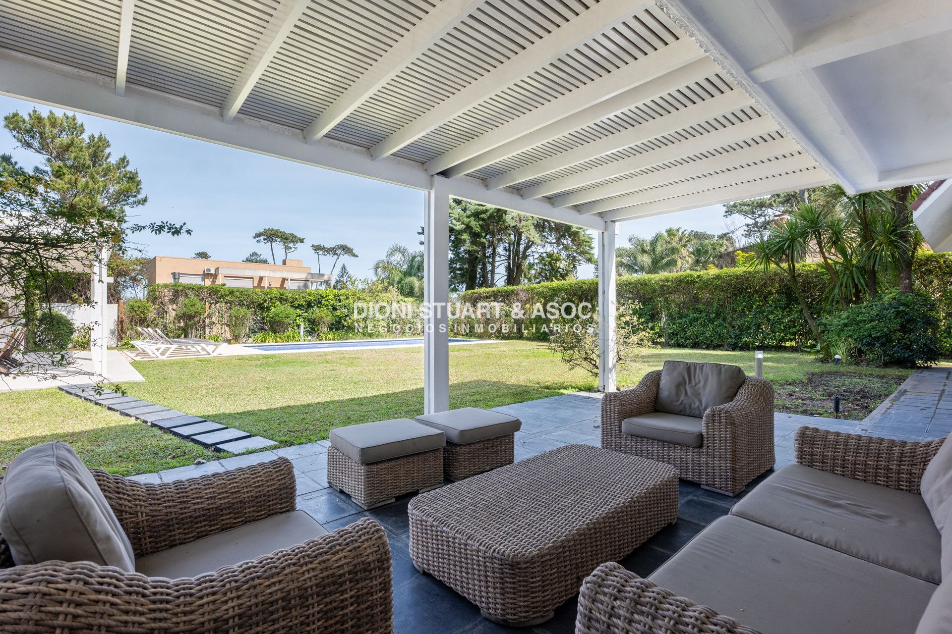 Casa ID.767 - Casa en Venta - 6 Dormitorios - Playa Mansa - Punta del Este