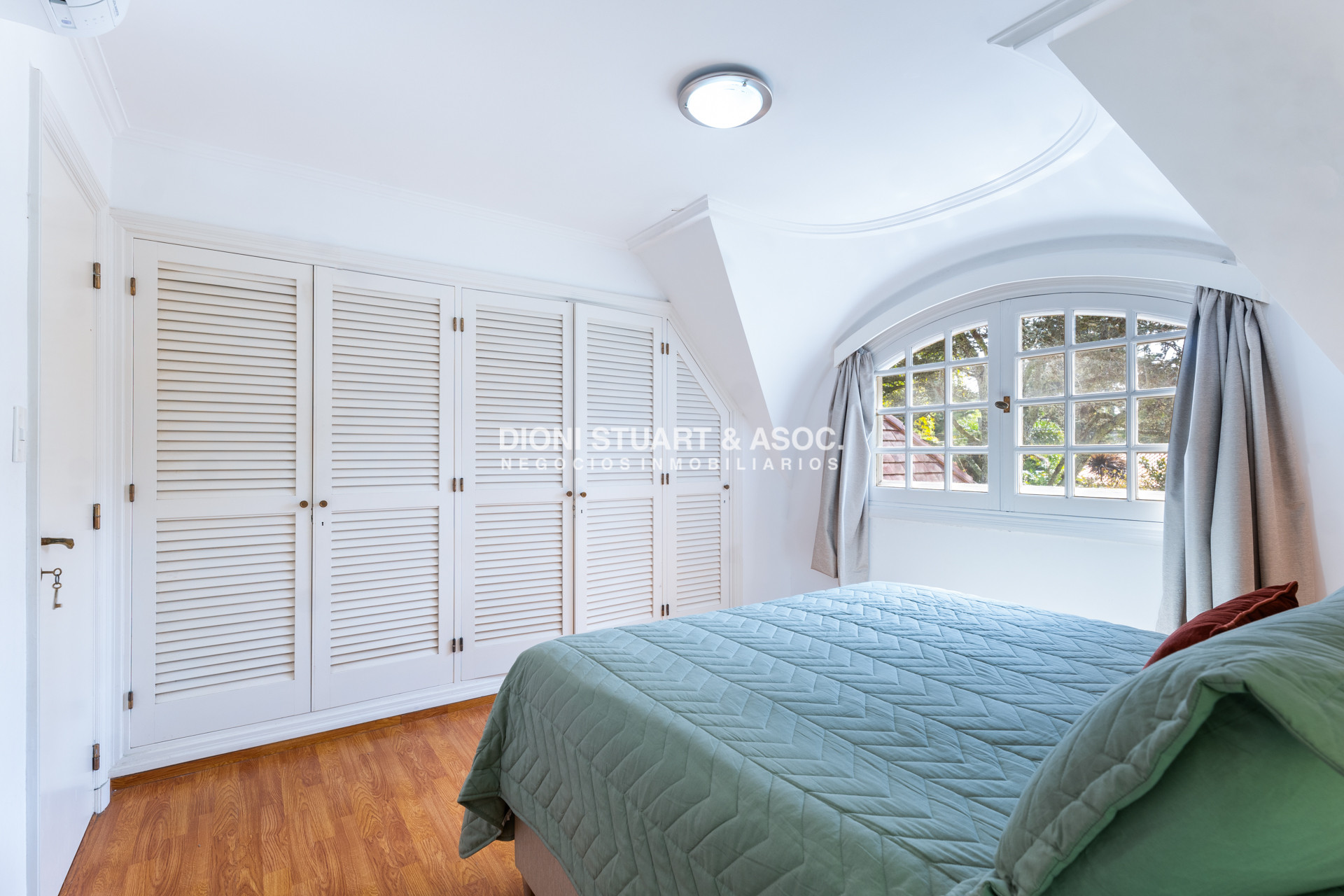 Casa ID.767 - Casa en Venta - 6 Dormitorios - Playa Mansa - Punta del Este