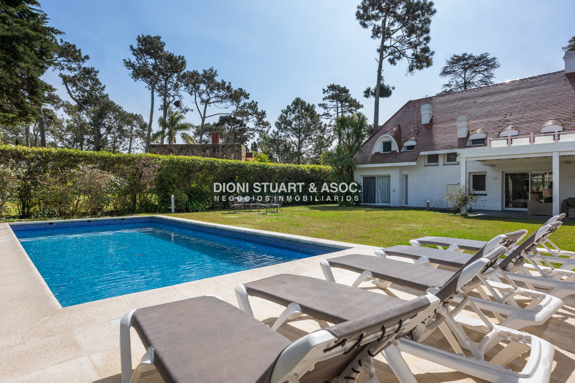 Casa ID.767 - Casa en Venta - 6 Dormitorios - Playa Mansa - Punta del Este