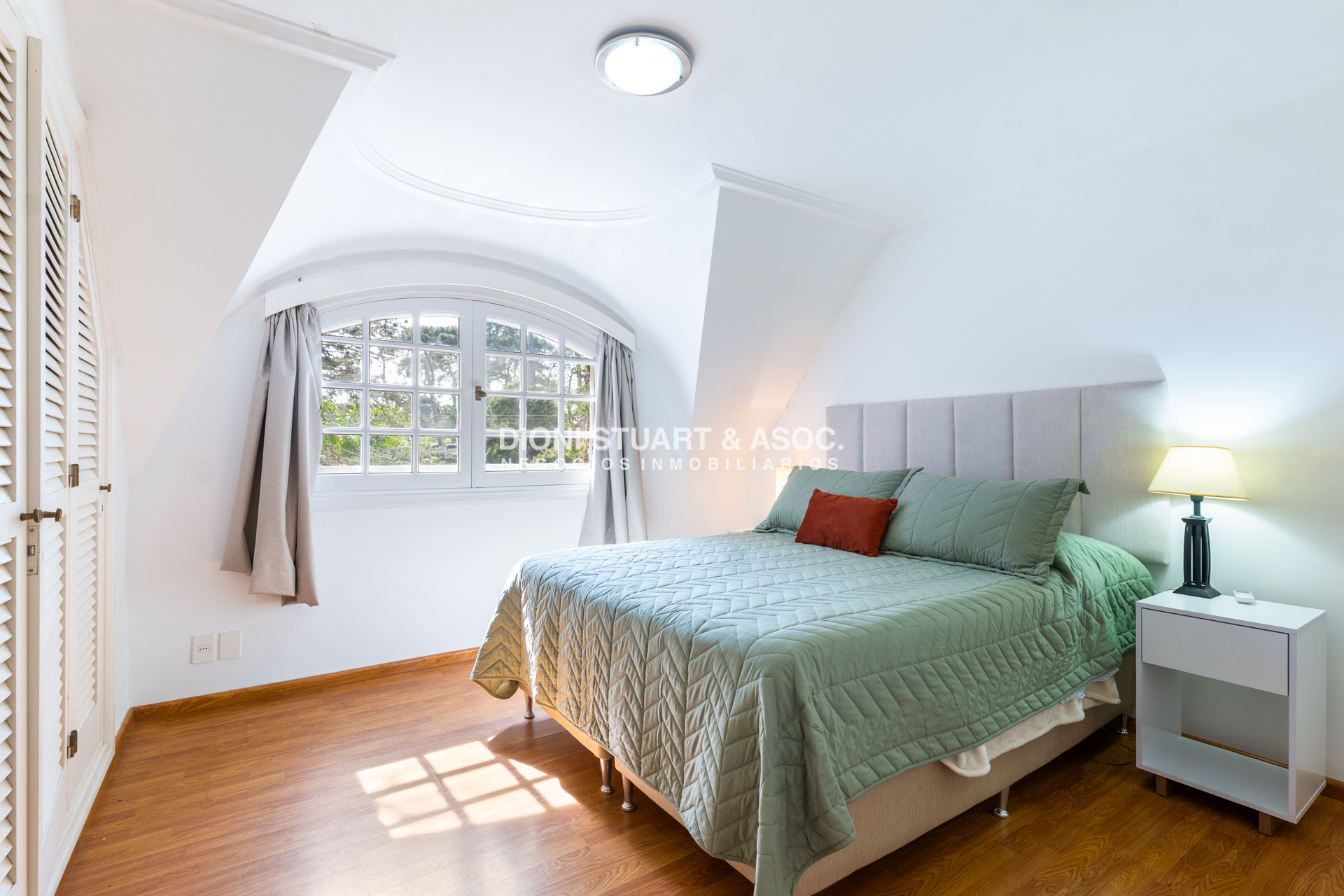 Casa ID.767 - Casa en Venta - 6 Dormitorios - Playa Mansa - Punta del Este