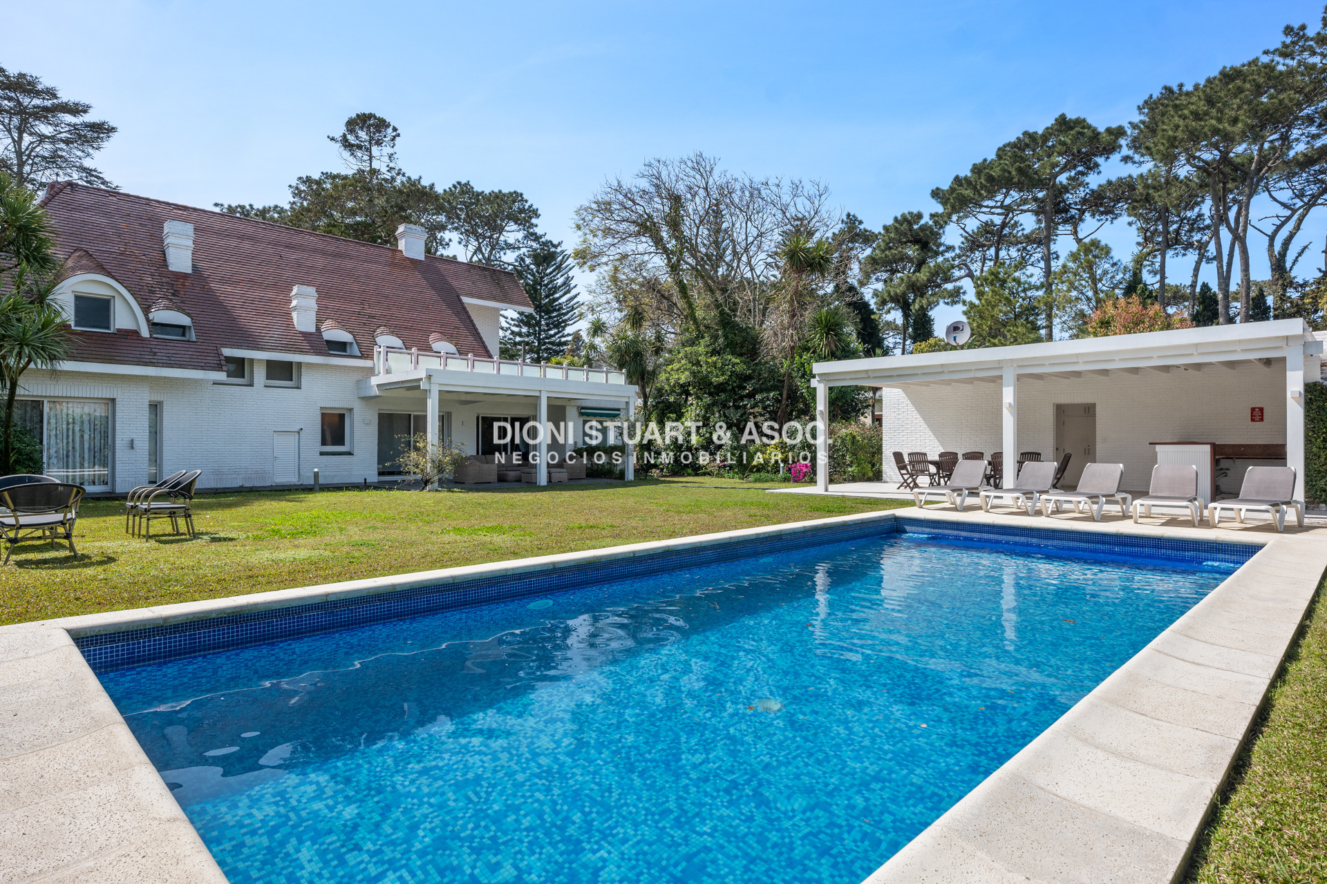 Casa ID.767 - Casa en Venta - 6 Dormitorios - Playa Mansa - Punta del Este