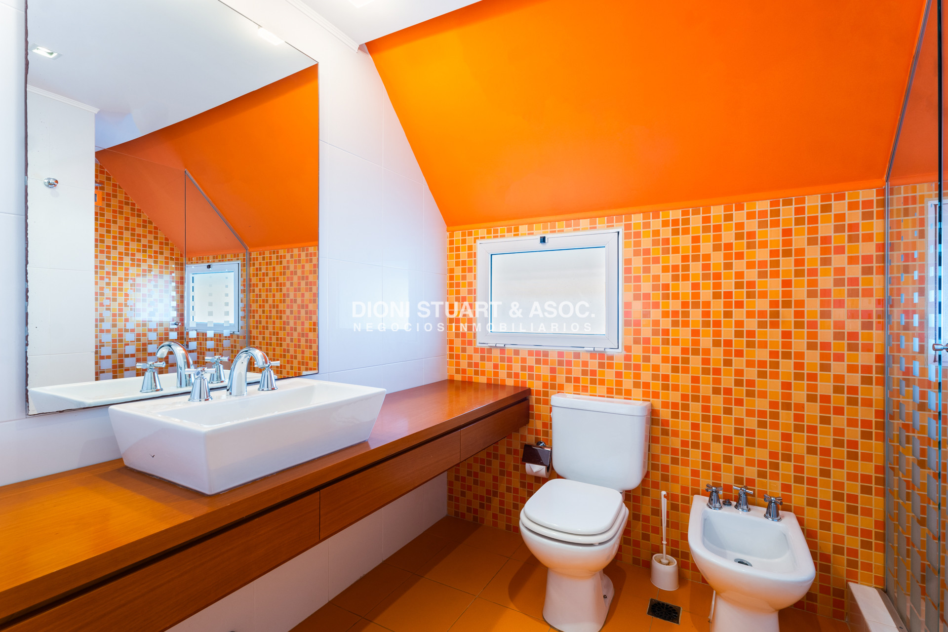 Casa ID.767 - Casa en Venta - 6 Dormitorios - Playa Mansa - Punta del Este
