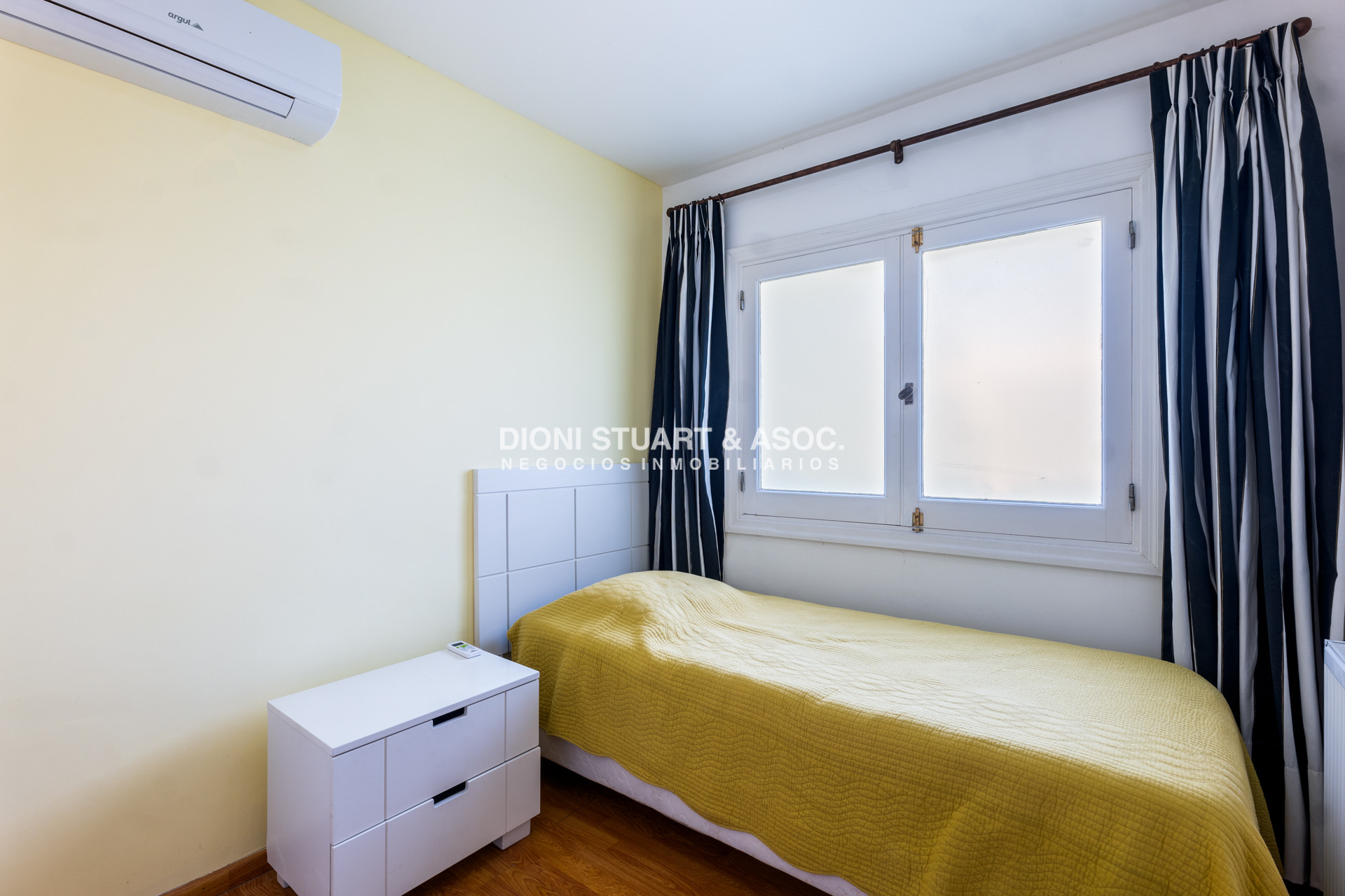 Casa ID.767 - Casa en Venta - 6 Dormitorios - Playa Mansa - Punta del Este