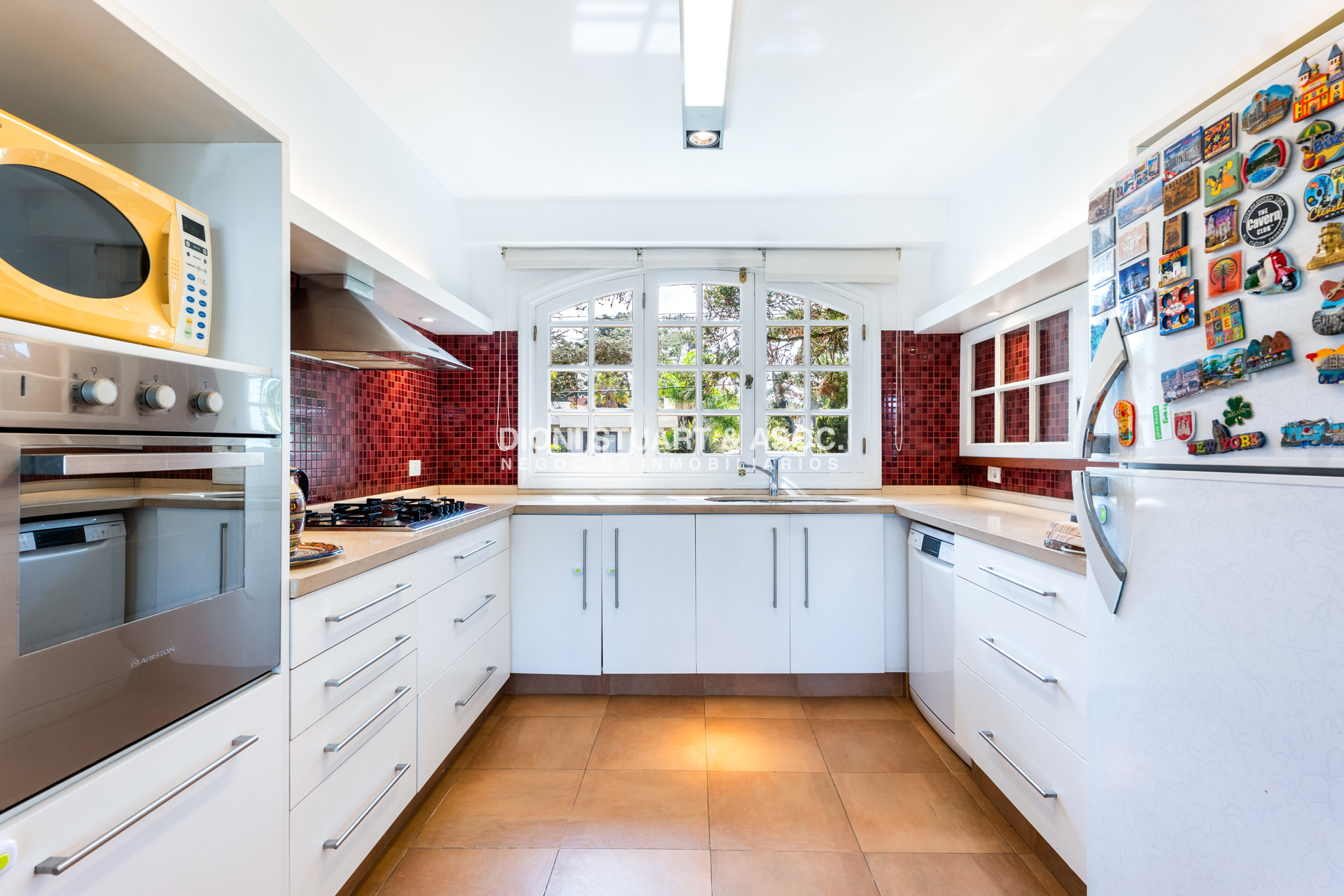 Casa ID.767 - Casa en Venta - 6 Dormitorios - Playa Mansa - Punta del Este