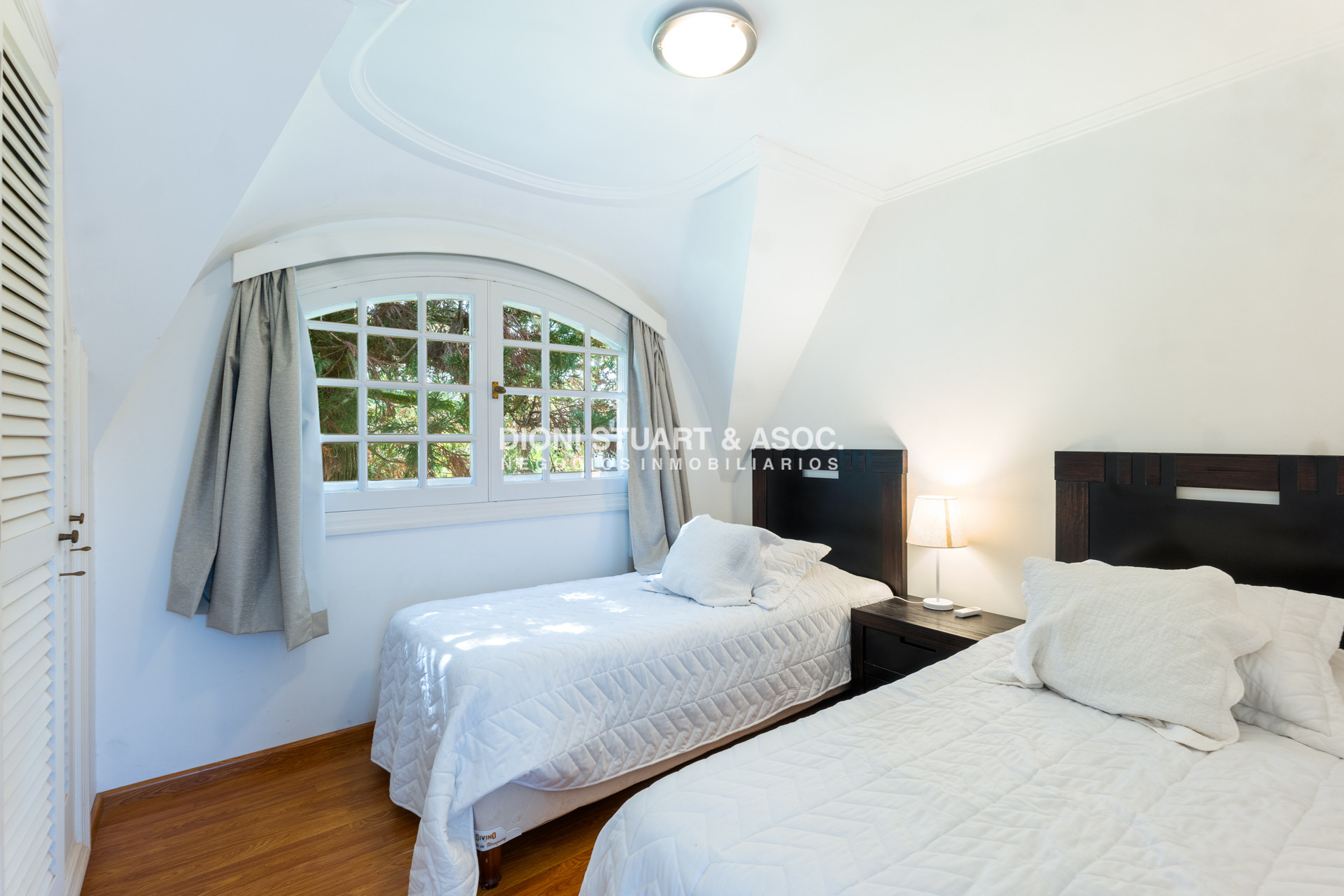 Casa ID.767 - Casa en Venta - 6 Dormitorios - Playa Mansa - Punta del Este