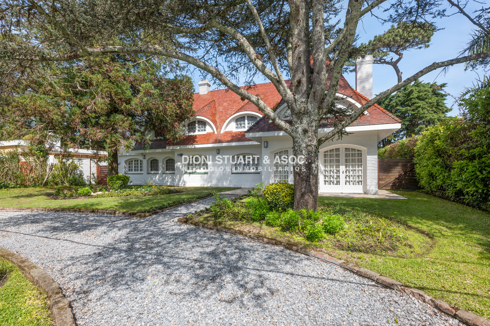 Casa ID.767 - Casa en Venta - 6 Dormitorios - Playa Mansa - Punta del Este