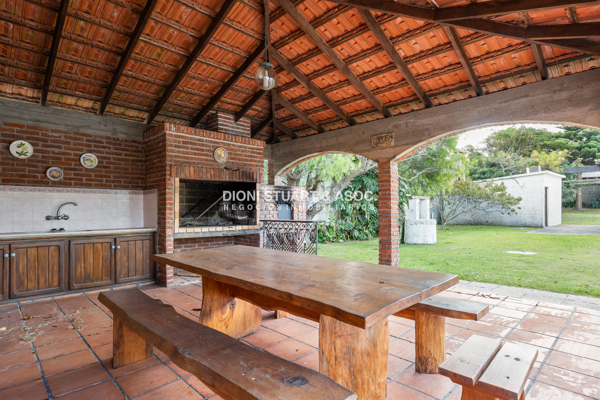 Casa ID.941 - CASA EN VENTA CERCA DEL MAR PLAYA BRAVA RINCON DEL INDIO - 4 DORMITORIOS + BARBACOA + PISCINA