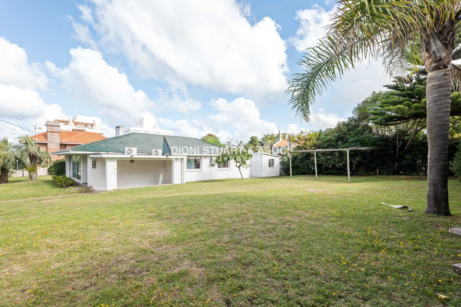 Casa ID.941 - CASA EN VENTA CERCA DEL MAR PLAYA BRAVA RINCON DEL INDIO - 4 DORMITORIOS + BARBACOA + PISCINA