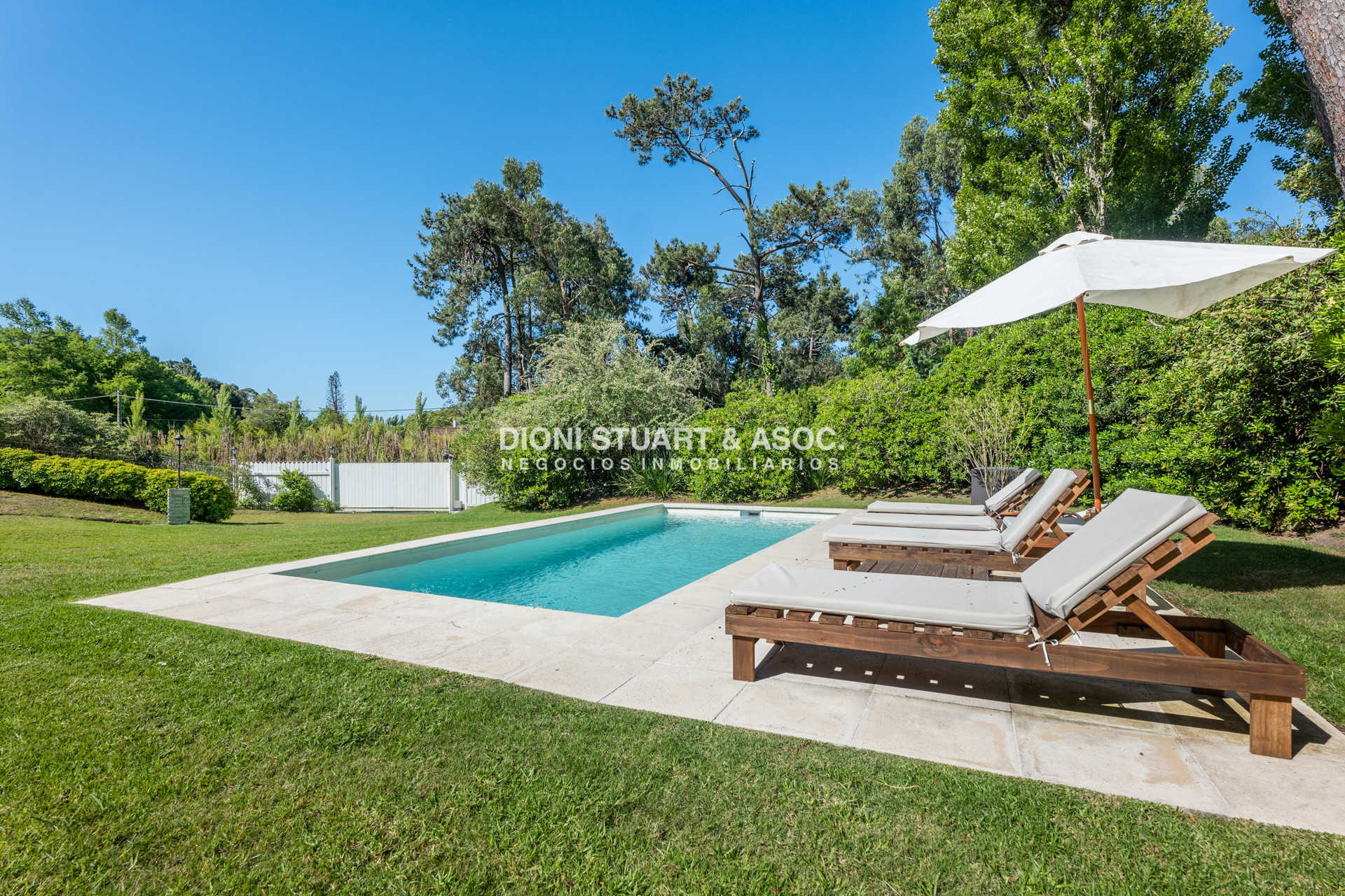 Casa ID.857 - CASA EN VENTA EN EL GOLF DE 4 DORMITORIOS Y DEP. - VISTA DIRECTA AL GOLF