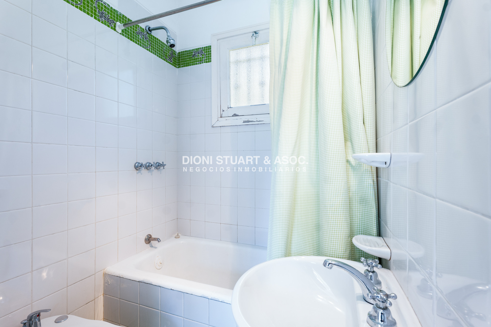 Casa ID.930 - CASA EN VENTA EN SAN RAFAEL CERCA DEL MAR 5 DORMITORIOS + DEPENDENCIA CON PISCINA - ARQ. RAVAZZANI