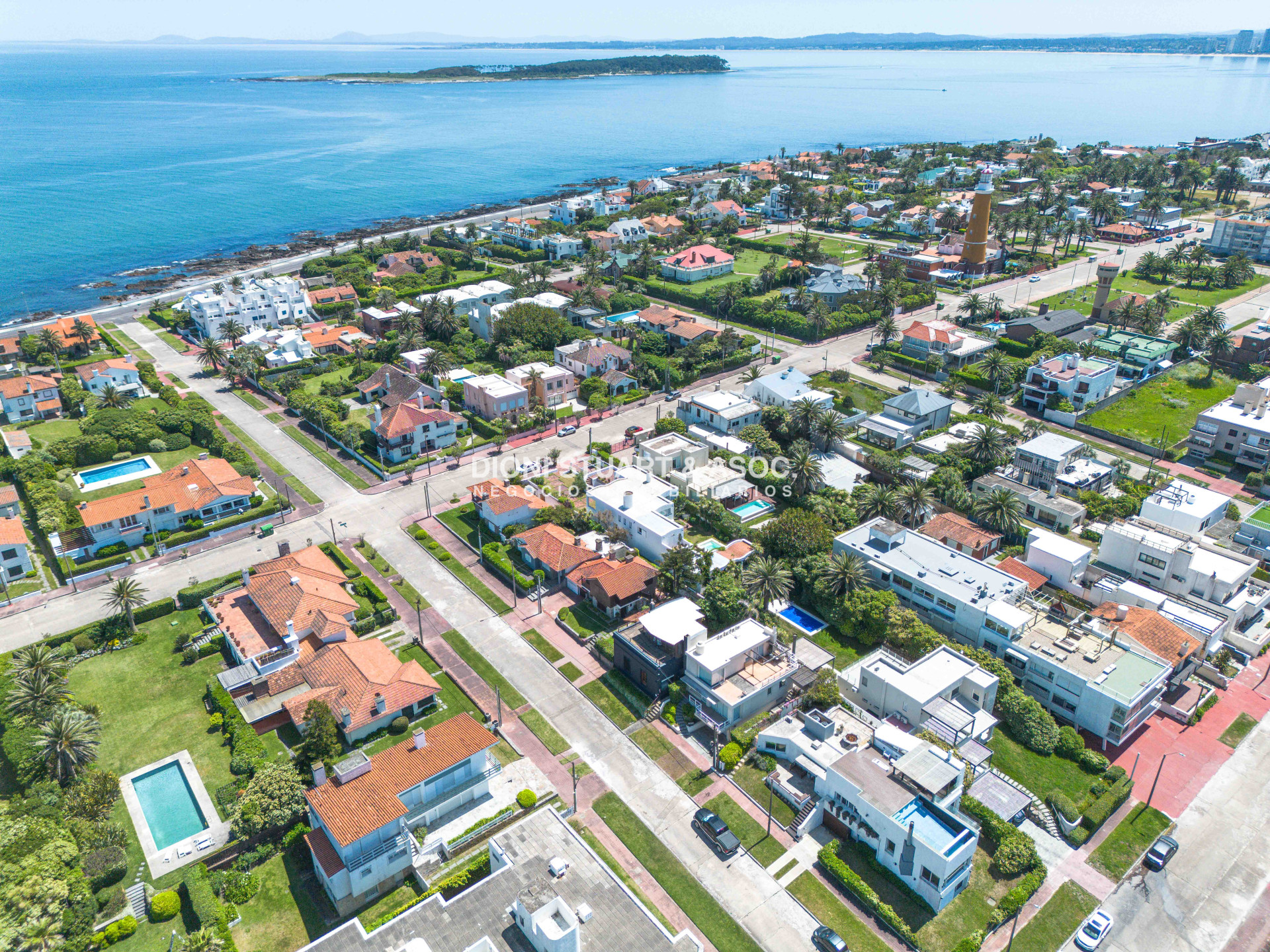 Casa ID.807 - CASA EN VENTA EN LA PENINSULA PUNTA DEL ESTE CON 4 DORMITORIOS