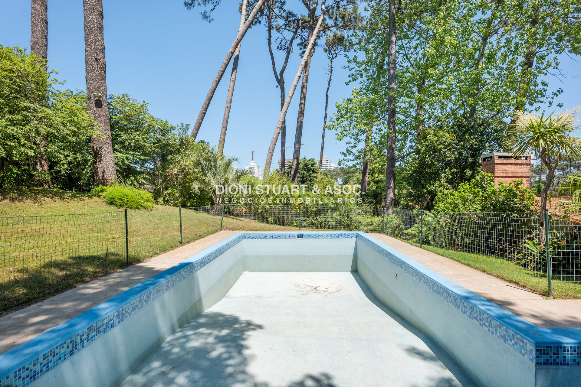Casa ID.817 - CASA EN VENTA EN CANTEGRIL CON 3 DORMITORIOS Y DEPENDENCIA + PISCINA