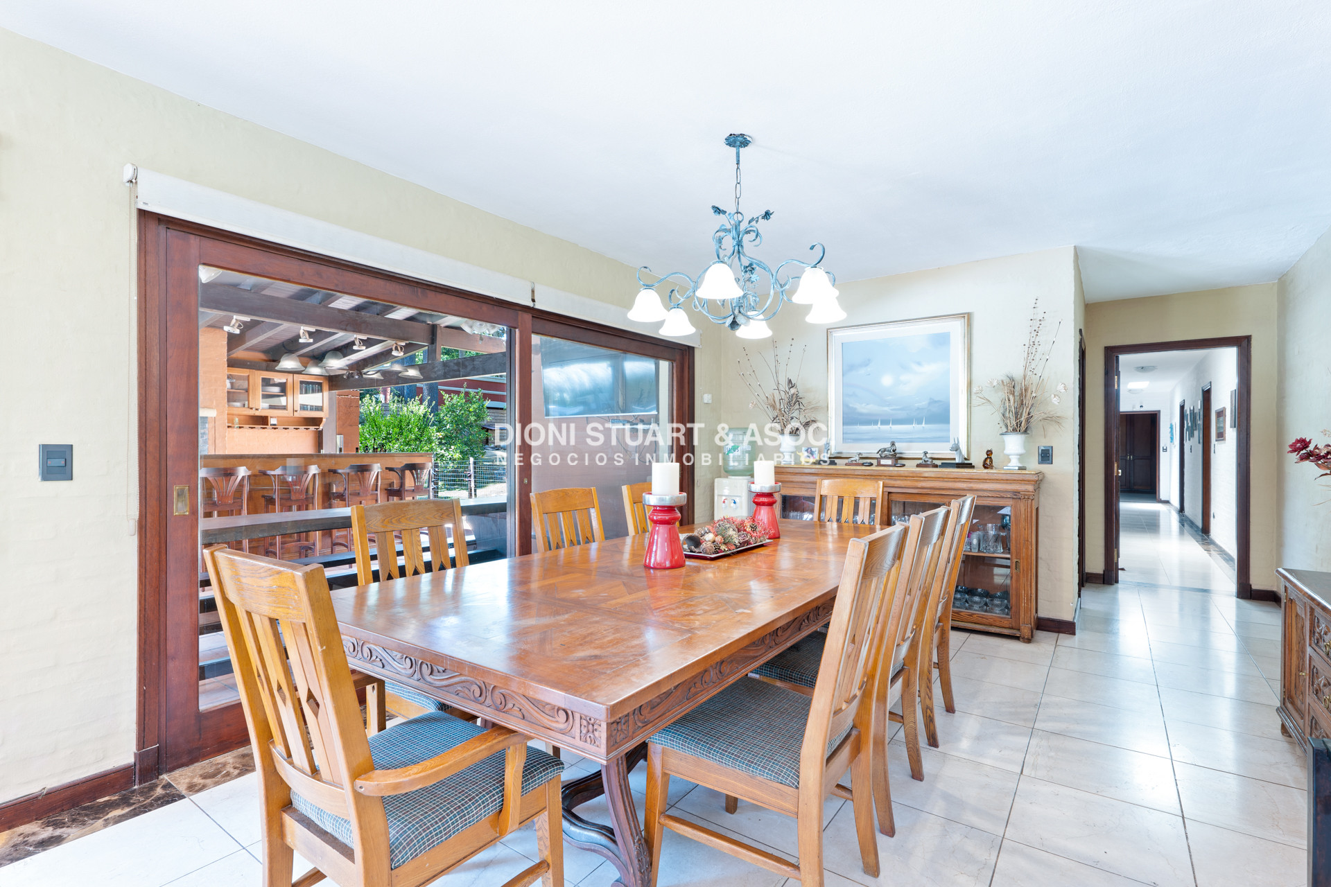 Casa ID.614 - CASA EN PINARES EN VENTA 5 DORMITORIOS EN SUITE CON PISCINA