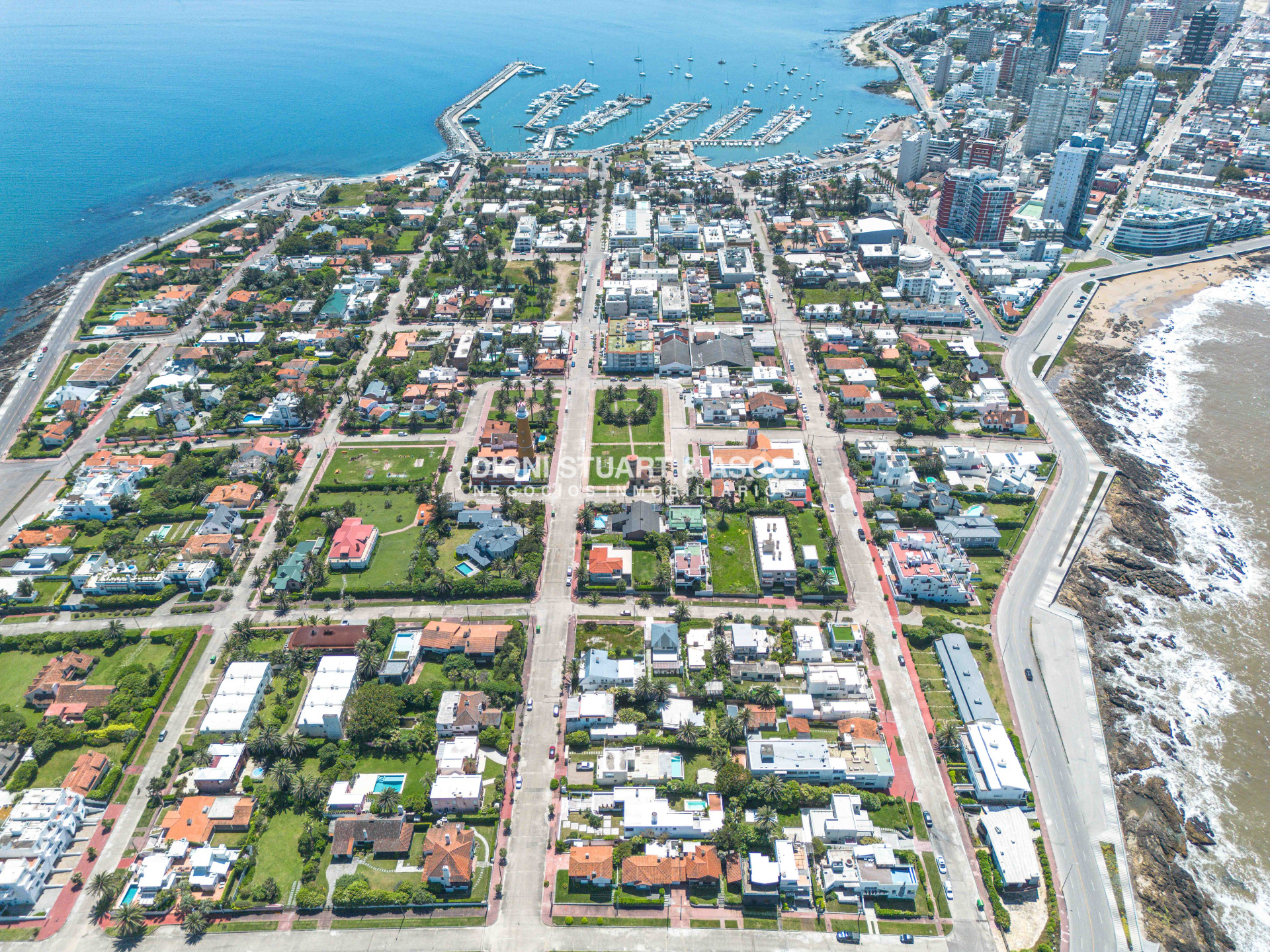 Casa ID.807 - CASA EN VENTA EN LA PENINSULA PUNTA DEL ESTE CON 4 DORMITORIOS