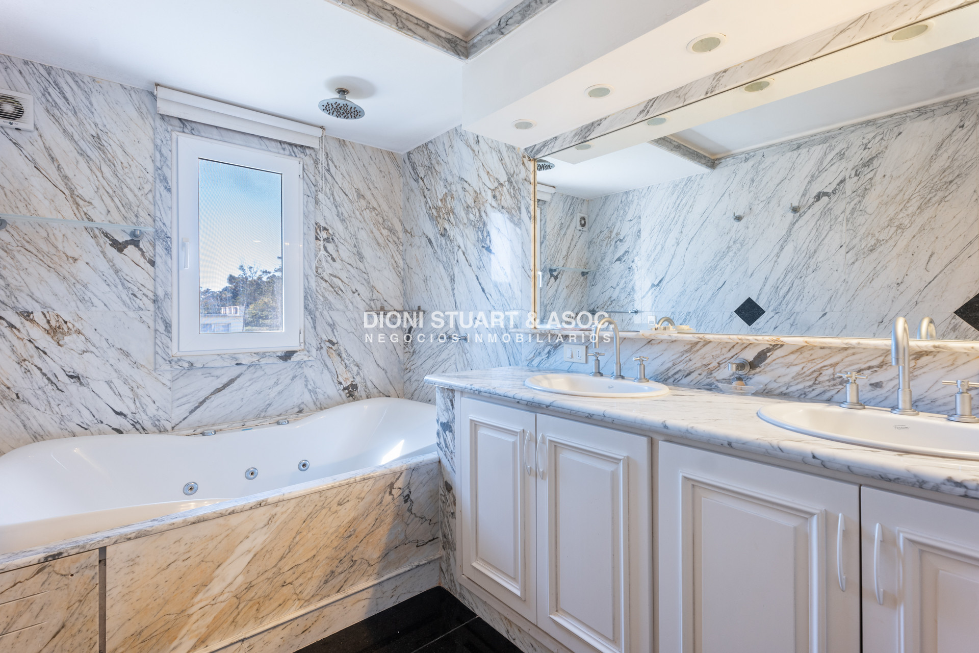 Casa ID.769 - Mansion En Primera Linea Playa Mansa