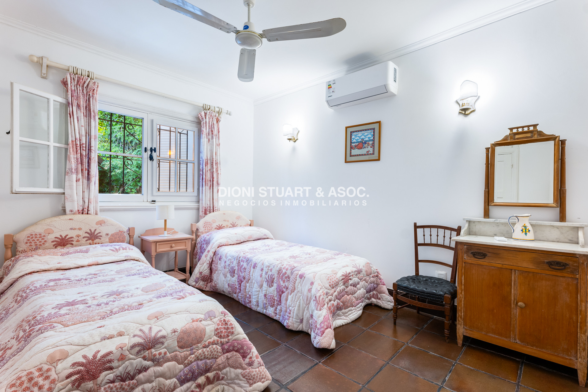 Casa ID.858 - Gran Casa en el Golf - 5 Dorm y Dep. - ARQ. ARTURO DUBOURG