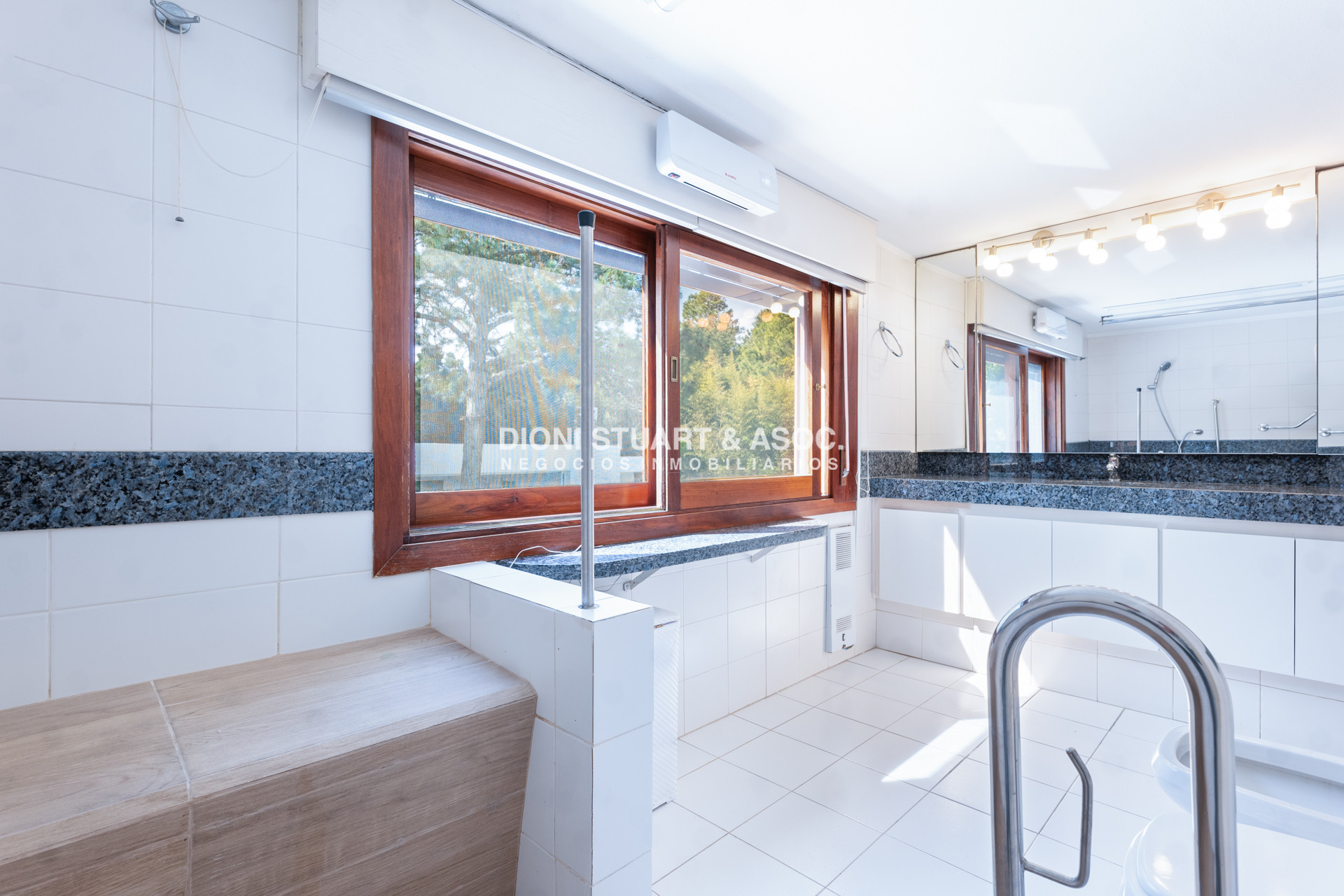 Casa ID.1132 - VENTA CASA EN EL GOLF - 5 DORMITORIOS + DEPENDENCIA - MEGA BARBACOA