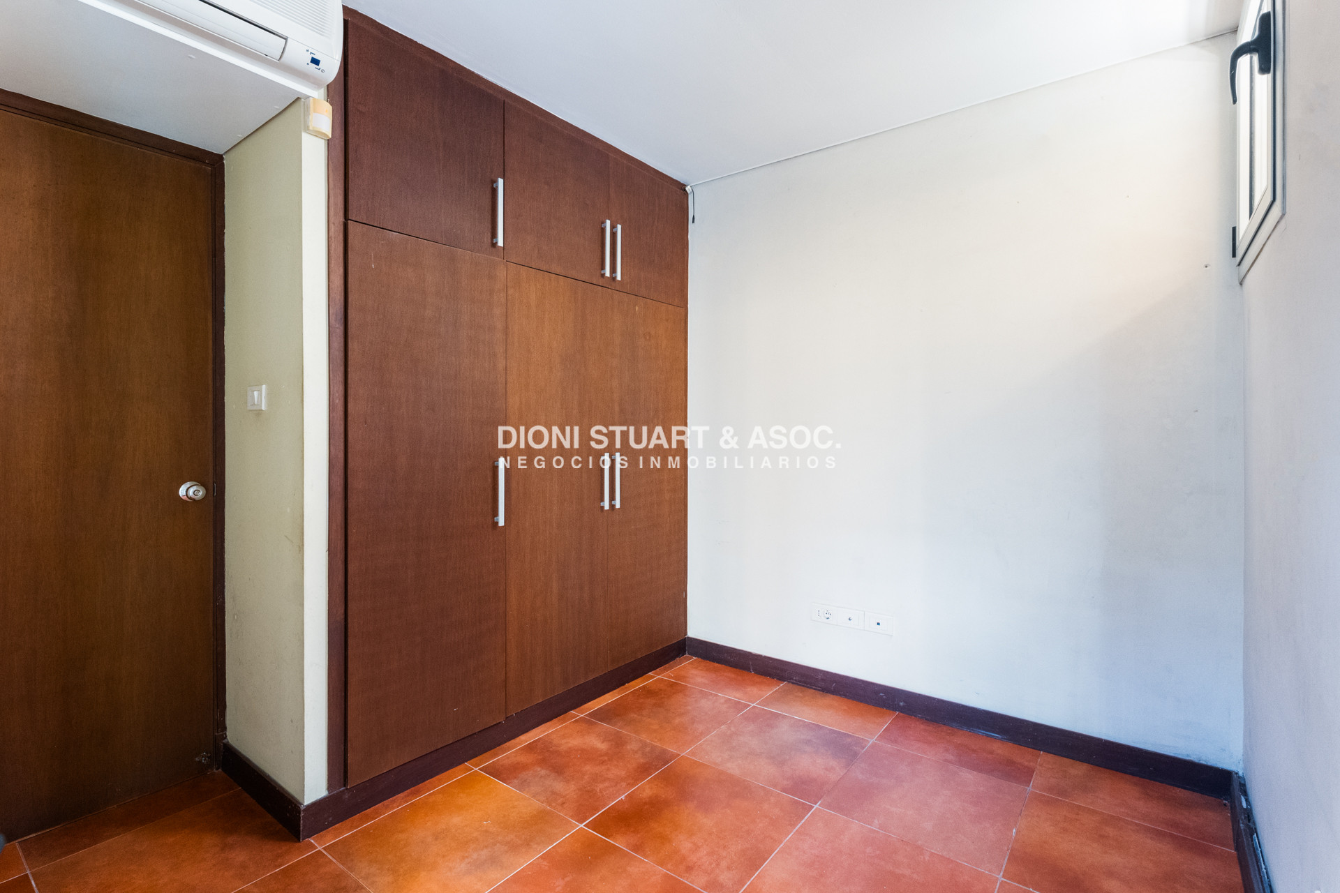 Casa ID.762 - CASA EN VENTA EN MONTOYA CERCA DEL MAR CON 5 DORMITORIOS - LA BARRA