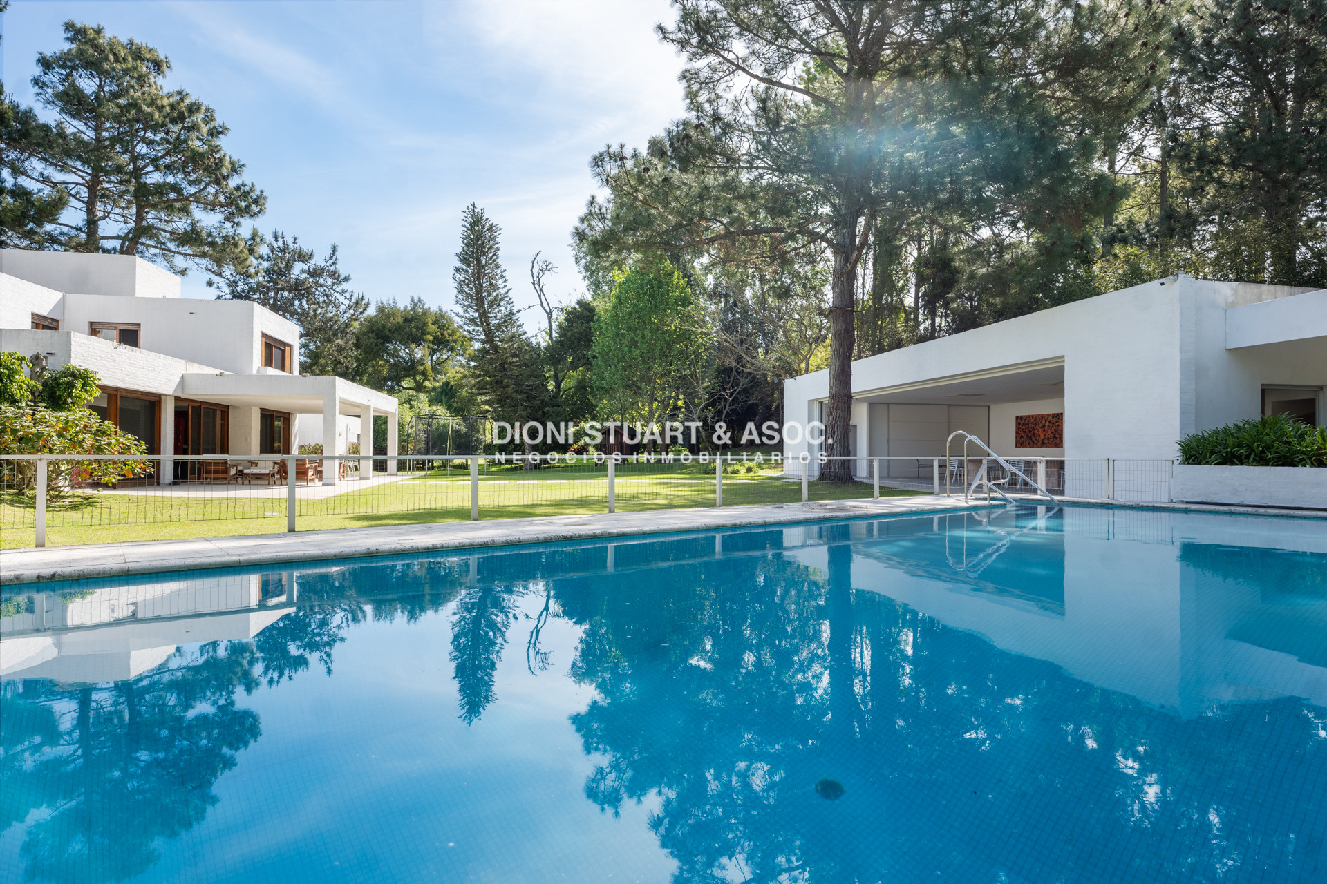 Casa ID.1132 - VENTA CASA EN EL GOLF - 5 DORMITORIOS + DEPENDENCIA - MEGA BARBACOA