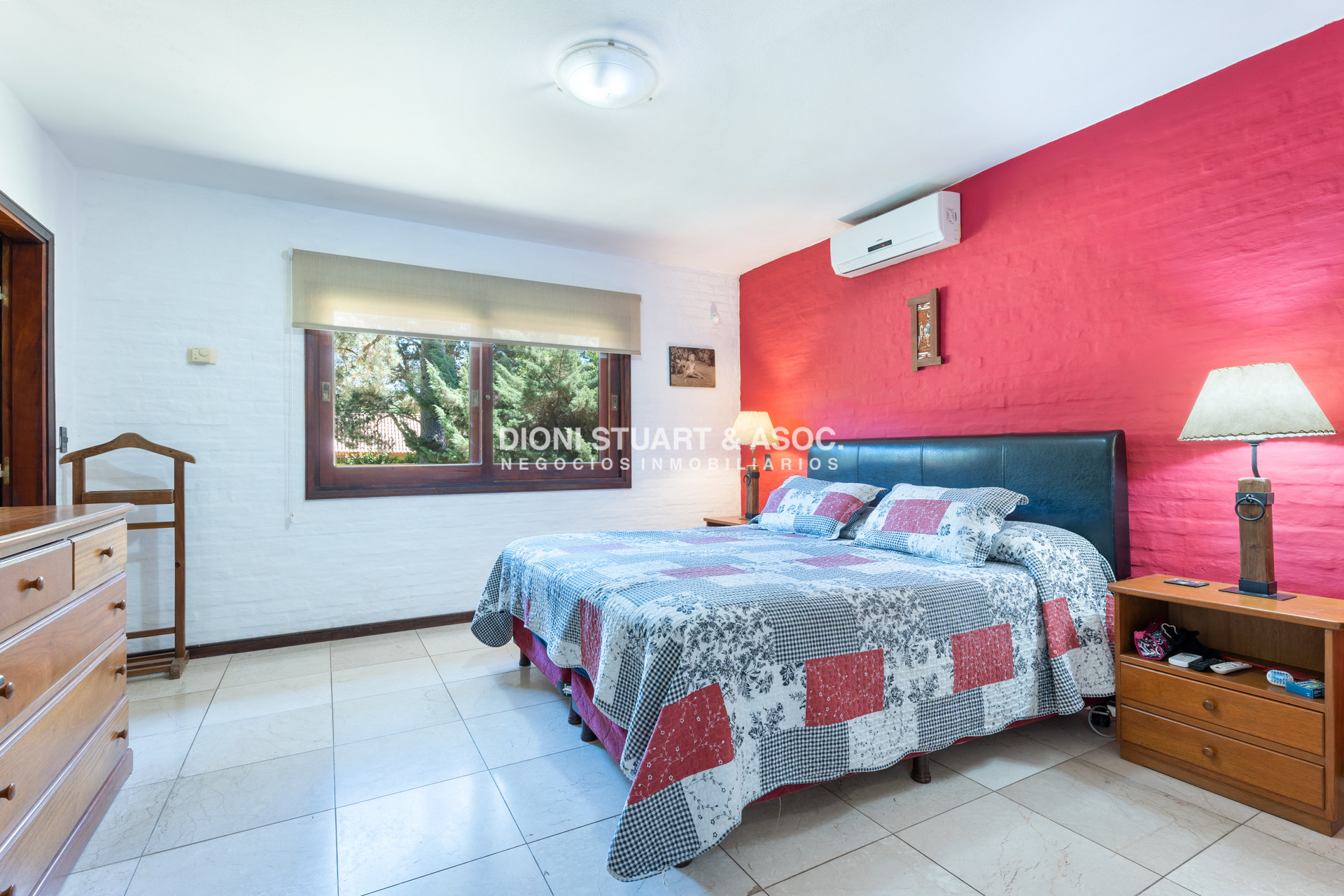 Casa ID.614 - CASA EN PINARES EN VENTA 5 DORMITORIOS EN SUITE CON PISCINA