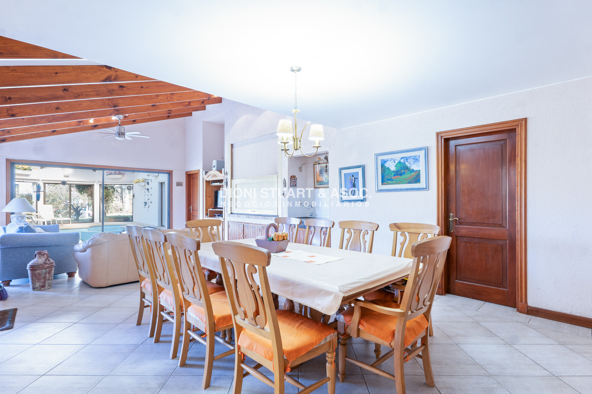 Casa ID.1057 - VENTA CASA 7 DORMITORIOS PLAYA MANSA A 1 CUADRA DEL MAR