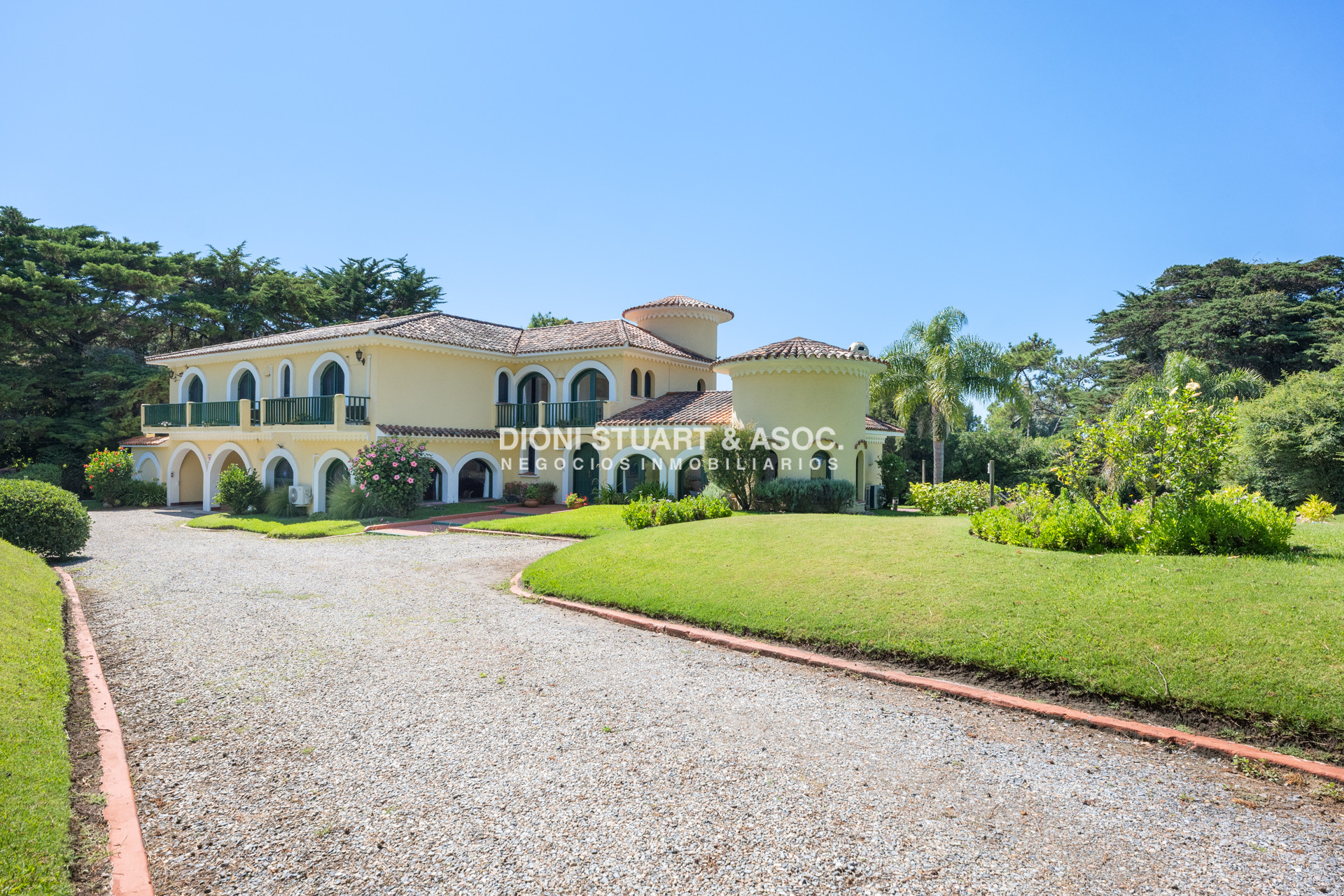 Casa ID.906 - CASA EN ALQUILER ANUAL SAN RAFAEL - EL GOLF - 3 DORMITORIOS EN SUITE + DEP. - PISCINA