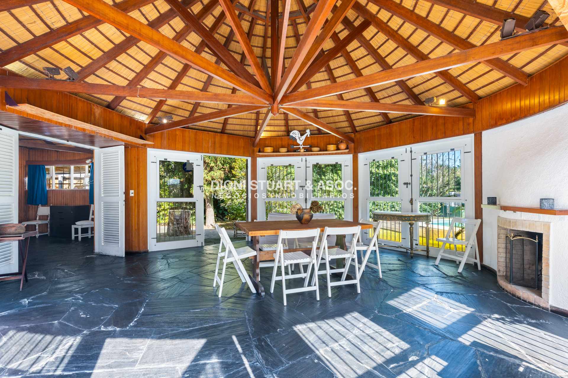 Casa ID.766 - CASA EN VENTA EN PLAYA MANSA CON PISCINA EXCELENTE CONSTRUCCIÓN