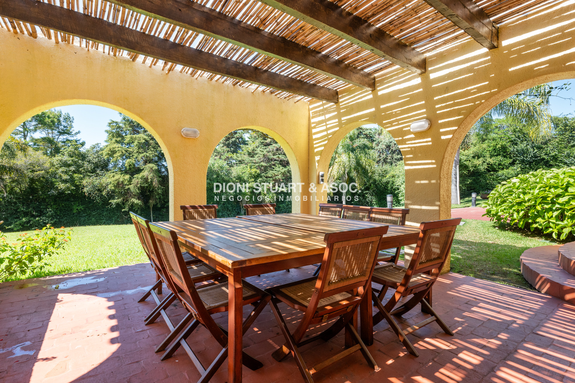Casa ID.906 - CASA EN ALQUILER ANUAL SAN RAFAEL - EL GOLF - 3 DORMITORIOS EN SUITE + DEP. - PISCINA