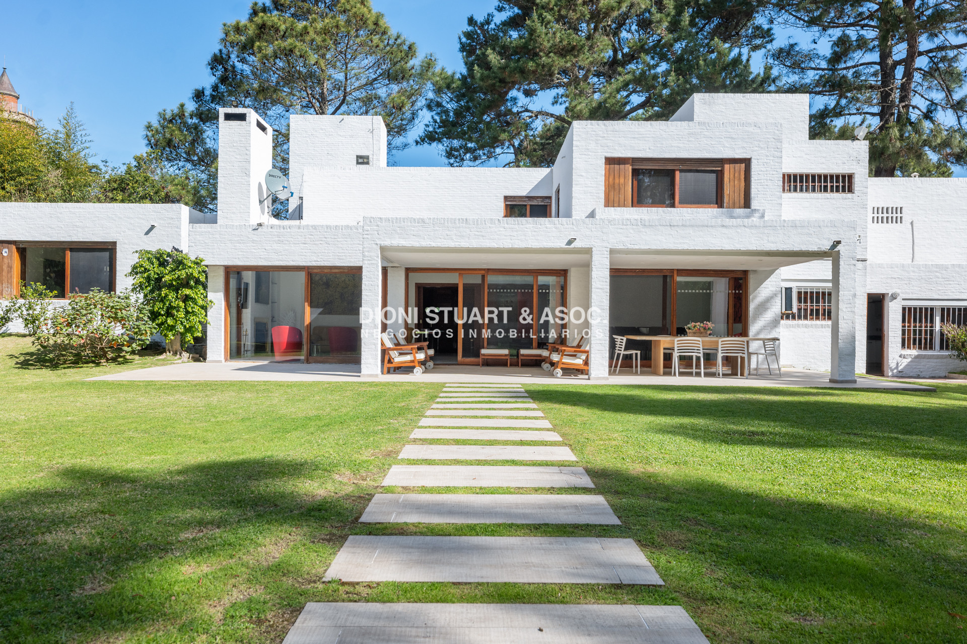 Casa ID.1132 - VENTA CASA EN EL GOLF - 5 DORMITORIOS + DEPENDENCIA - MEGA BARBACOA