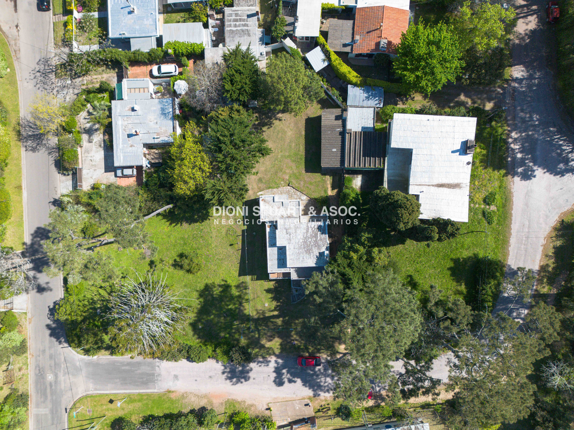 Casa ID.785 - CASA EN VENTA DE 5 DORMITORIOS CERCA DEL SHOPPING