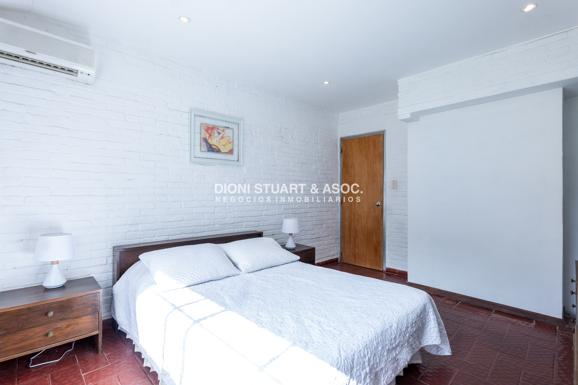 Casa ID.941 - CASA EN VENTA CERCA DEL MAR PLAYA BRAVA RINCON DEL INDIO - 4 DORMITORIOS + BARBACOA + PISCINA