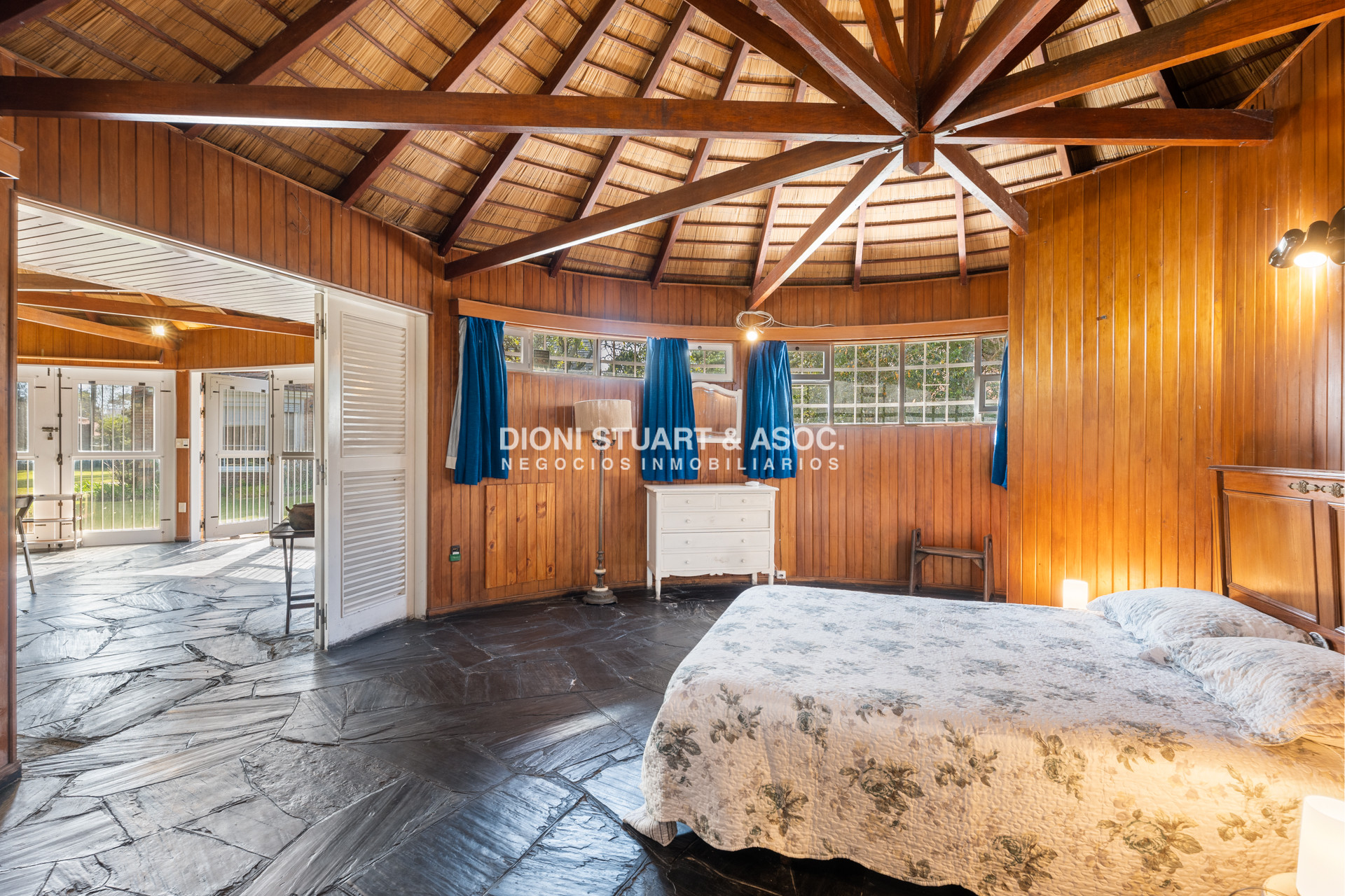 Casa ID.766 - CASA EN VENTA EN PLAYA MANSA CON PISCINA EXCELENTE CONSTRUCCIÓN
