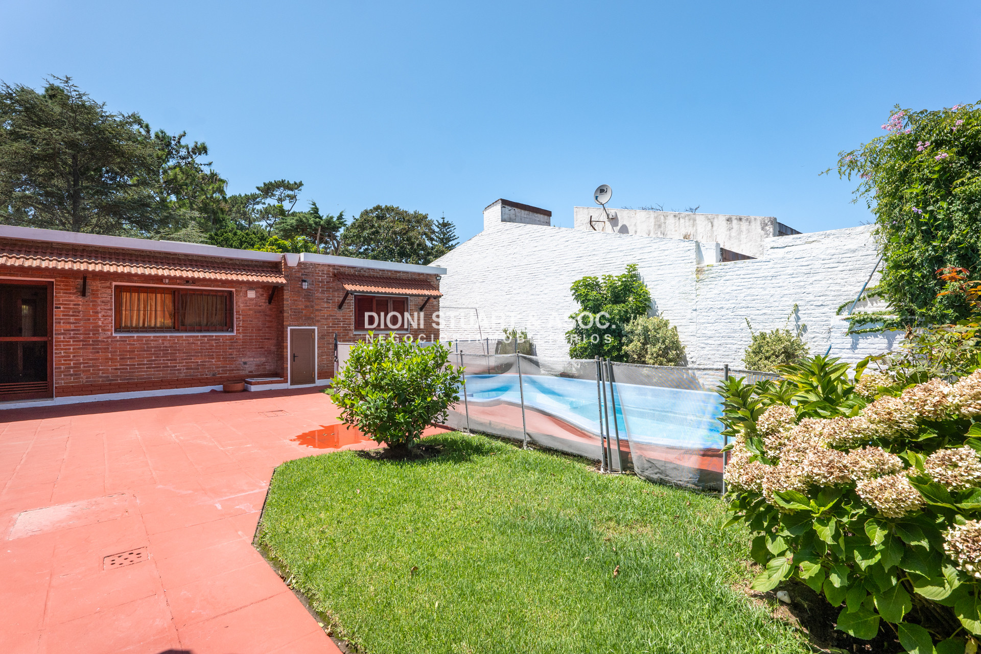 Casa ID.908 - CASA EN PLAYA MANSA - 5 DORMITORIOS - 5 BAÑOS - RECICLADA - CON PISCINA
