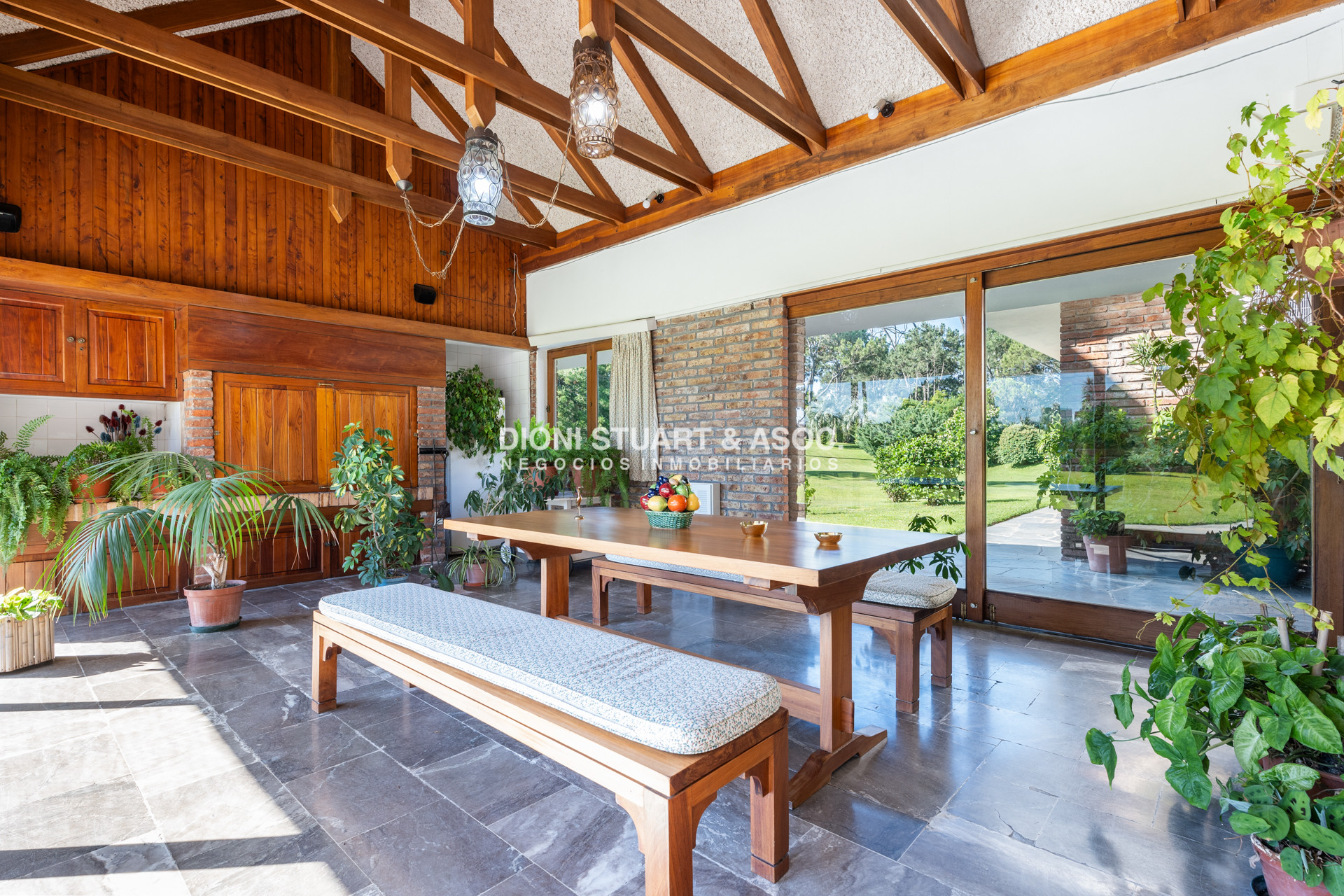 Casa ID.878 - CASA EN VENTA EN PINARES - SUPER TERRENO Y MEGA CONSTRUCCIÓN